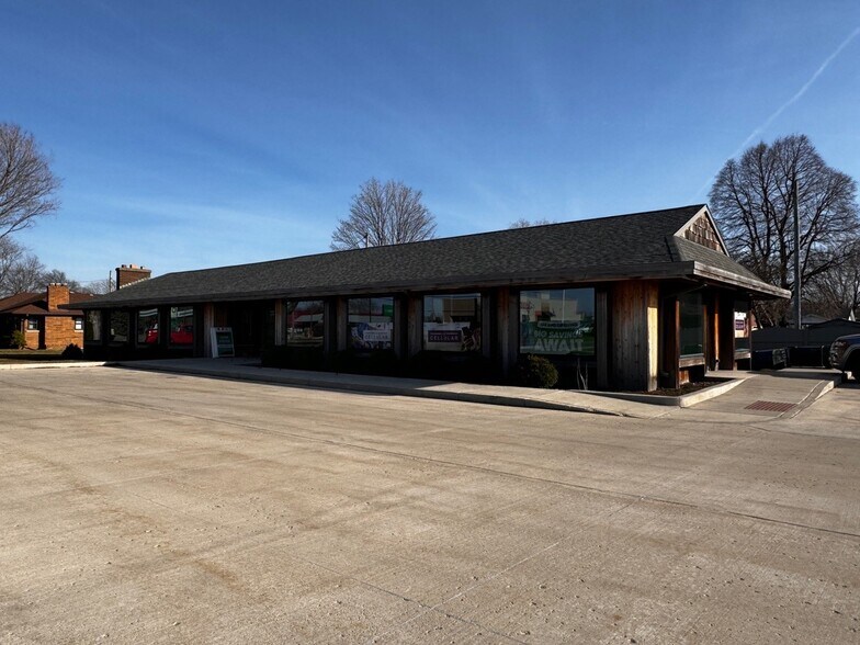 More Photos Of 906 Shooting Park Rd, Peru Freestanding For Sale