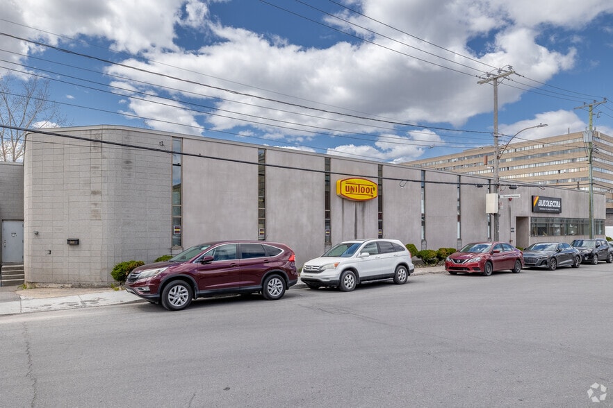More Photos Of 9200 Rue Charles-de-LaTour, Montréal Warehouse For Lease