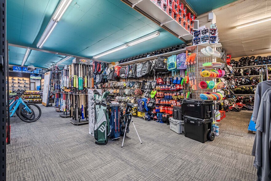 More Photos Of 4901 49 ave, Lloydminster Storefront For Sale