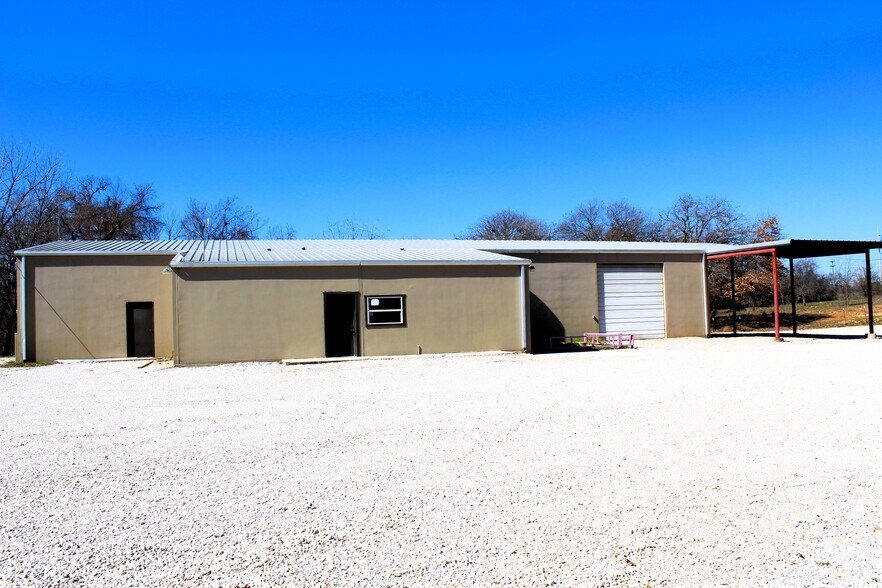 More Photos Of 1810 Barnett Dr, Weatherford Warehouse For Lease