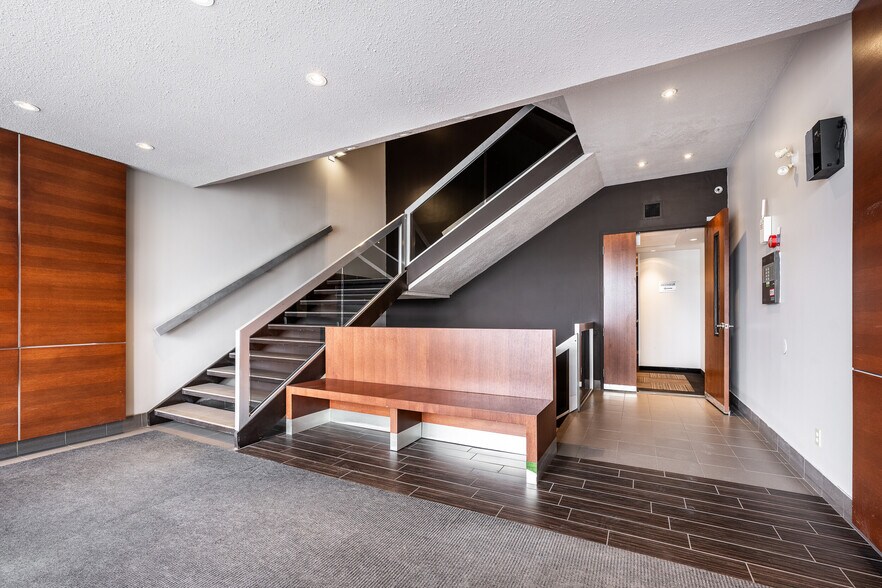 More Photos Of 5929 Rte Transcanadienne, Montréal Loft Creative Space For Lease