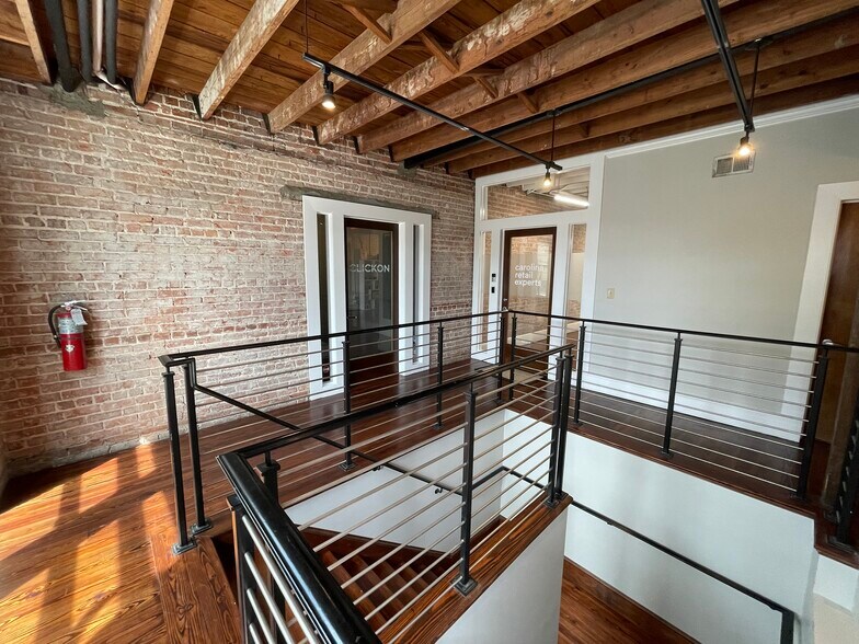 More Photos Of 463 King St, Charleston Storefront Retail Office For Lease