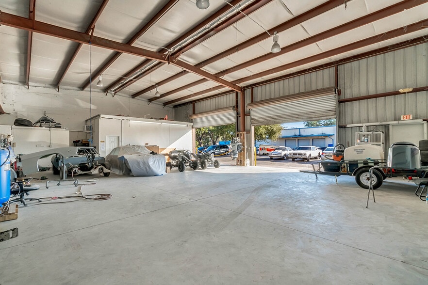 More Photos Of 3052 Shader Rd, Orlando Service For Lease