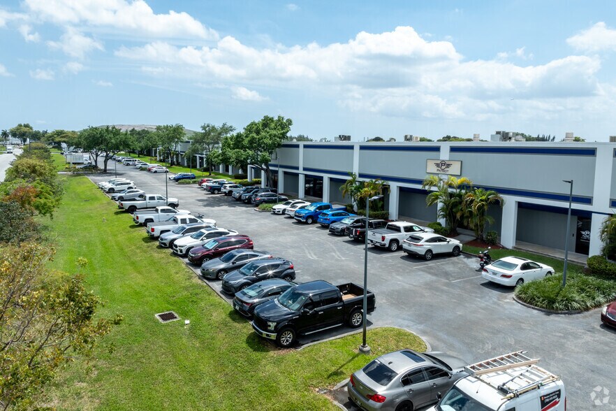 More Photos Of 11700 NW 101st Rd, Medley Warehouse For Lease