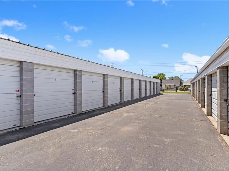 More Photos Of 3272 Stephens Ave, Ogden Self Storage For Sale