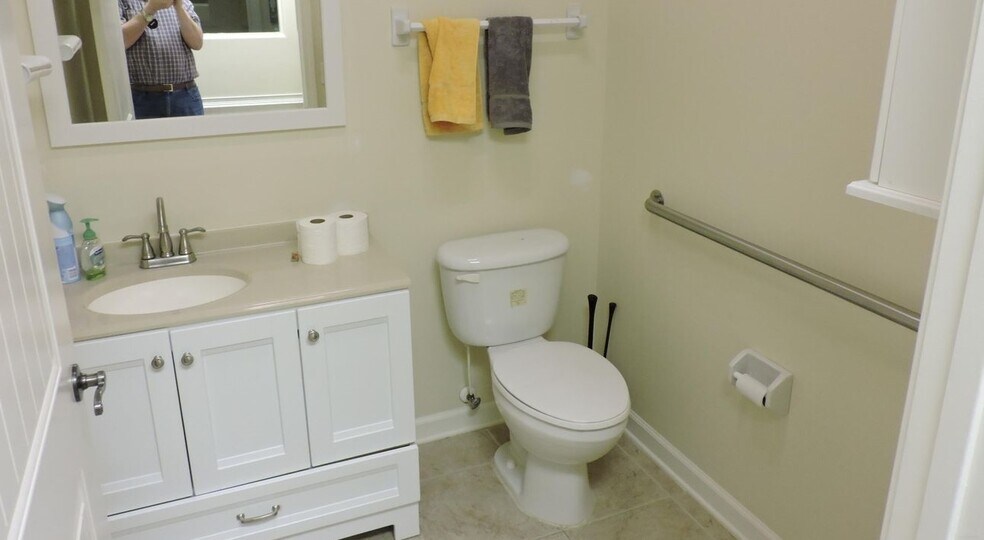 More Photos Of 1635 Farm Way, Middleburg Warehouse For Sale