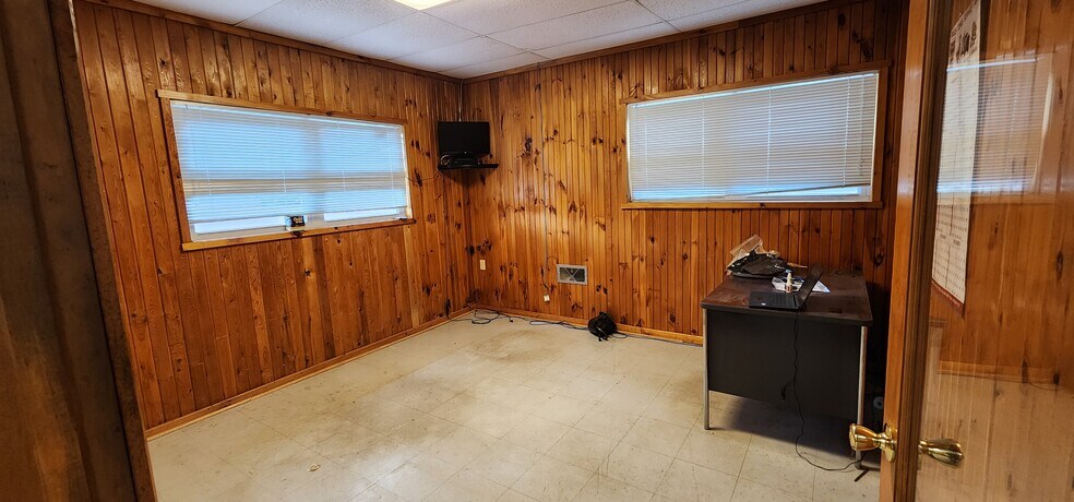 More Photos Of 736 Front St, Fredericktown Warehouse For Sale