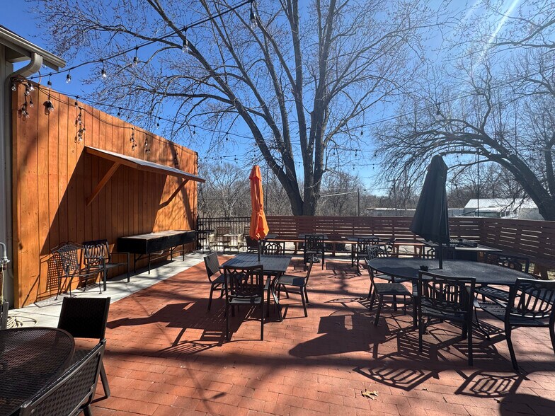 More Photos Of 8385 Penner Ave, De Soto Restaurant For Lease