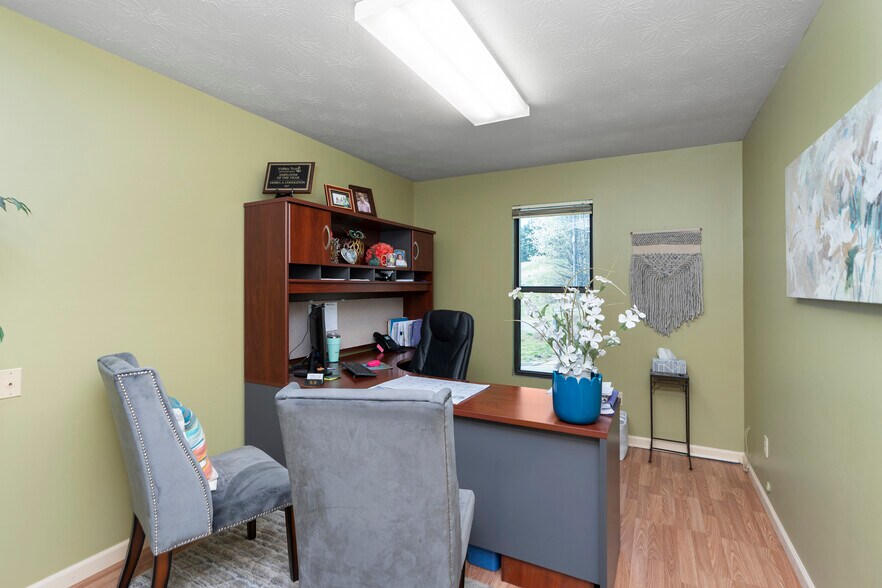 More Photos Of 829 Greenville Ave, Staunton Office For Sale