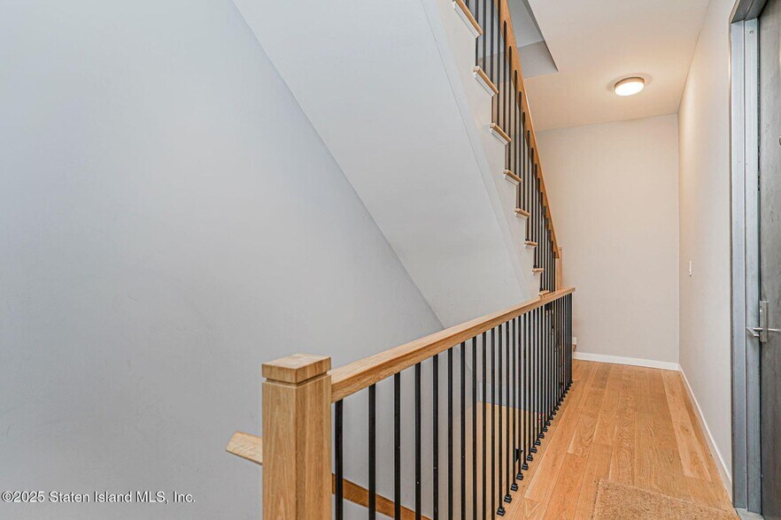 More Photos Of 664 Bay St, Staten Island Office For Sale