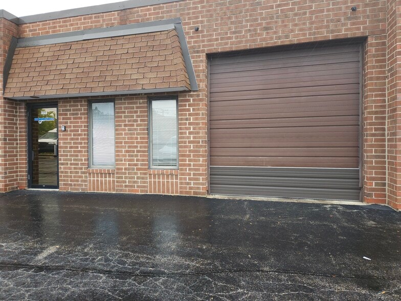 More Photos Of 840-876 N Ridge Ave, Lombard Warehouse For Lease