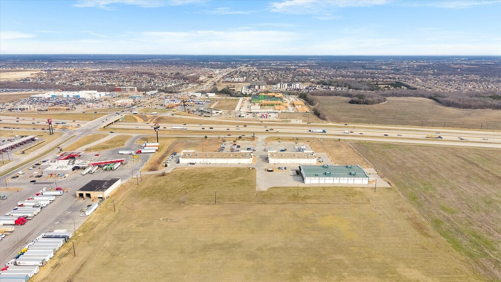 More Photos Of 820 S Central Expy, Anna Warehouse For Sale