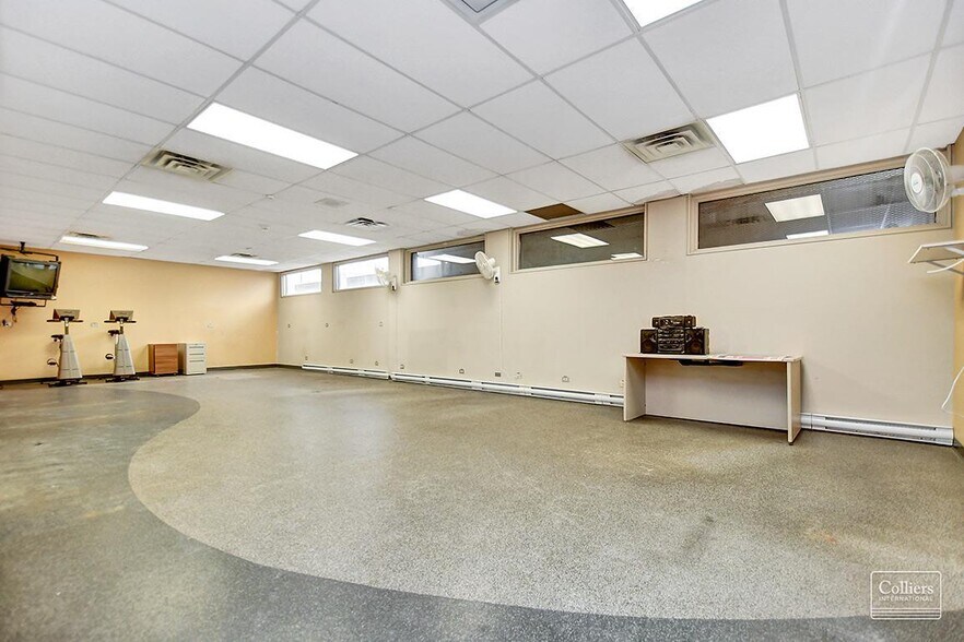 More Photos Of 1970 Merivale Rd, Ottawa Flex For Lease