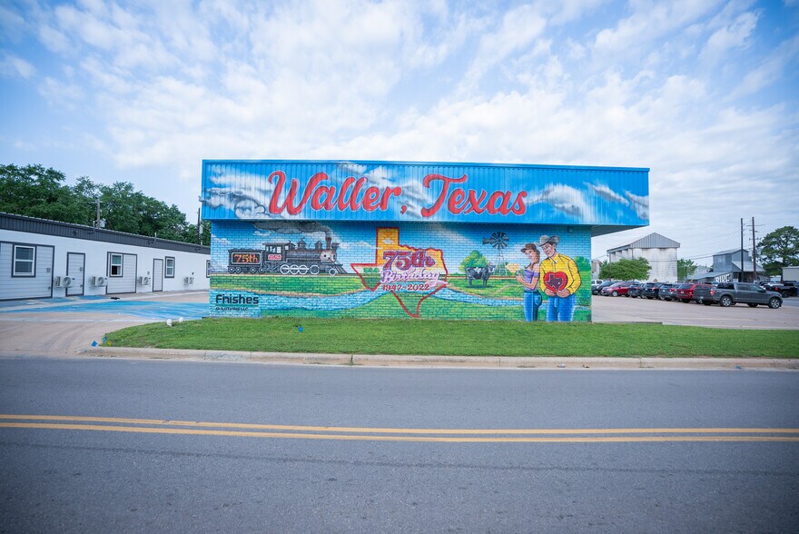 More Photos Of 2611 Washington St, Waller Storefront Retail Office For Lease