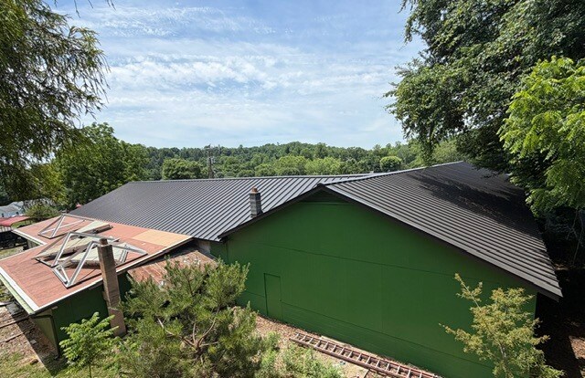 More Photos Of 68 Circle Dr, Marion Light Manufacturing For Sale