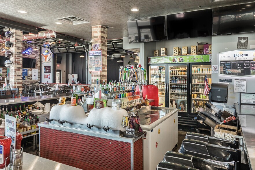 More Photos Of 7609 Hillside Rd, Amarillo Freestanding For Lease