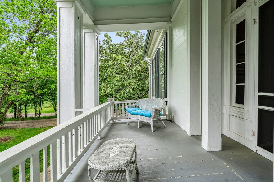 More Photos Of 607 Old West Point Rd, Starkville Hospitality For Sale