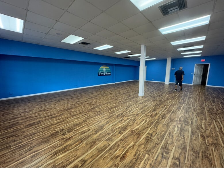 More Photos Of 7050 Winkler Rd, Fort Myers Restaurant For Lease
