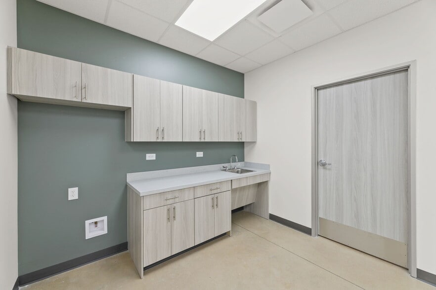 More Photos Of 10042 FM 1976, Universal City Unknown For Lease