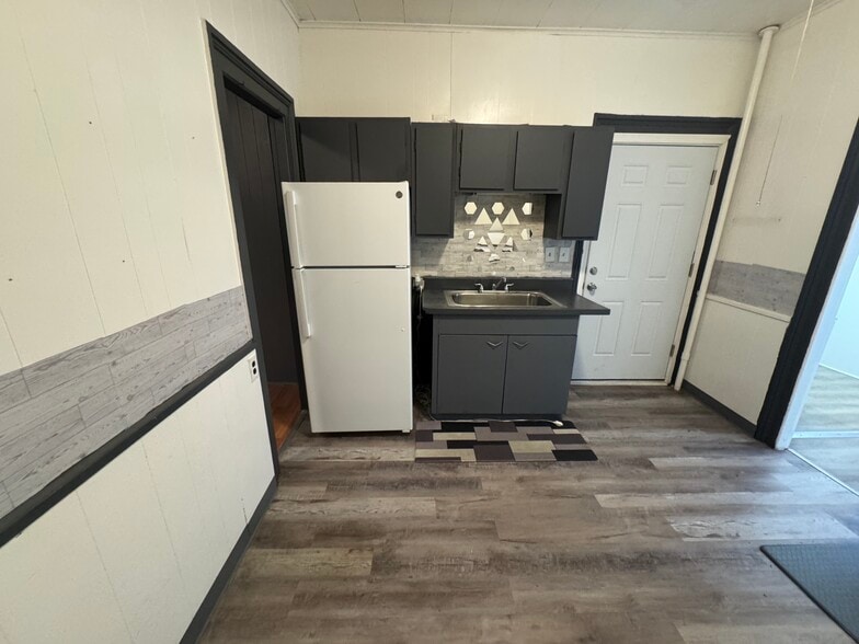 More Photos Of 74 Holmes Ave, Waterbury Storefront Retail Residential For Sale