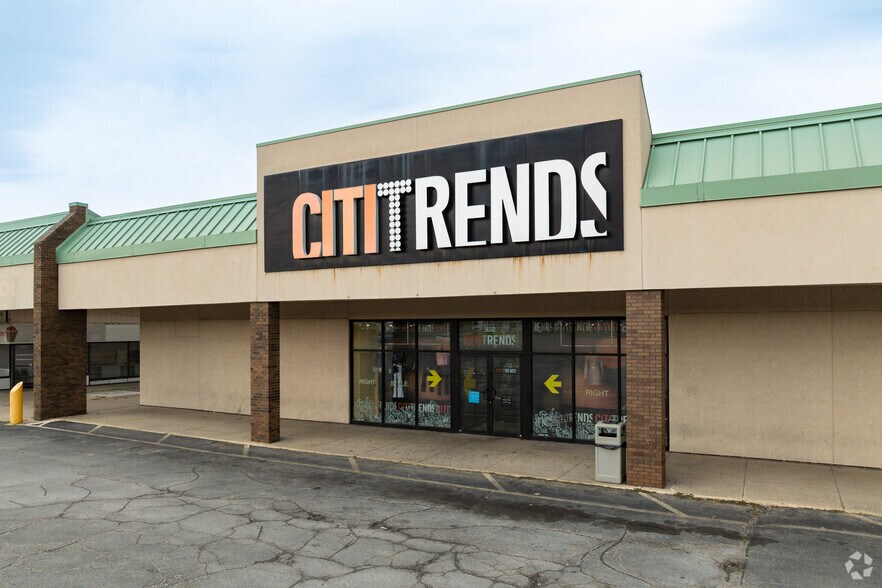 More Photos Of 2301-2585 S MacArthur Blvd, Springfield General Retail For Sale