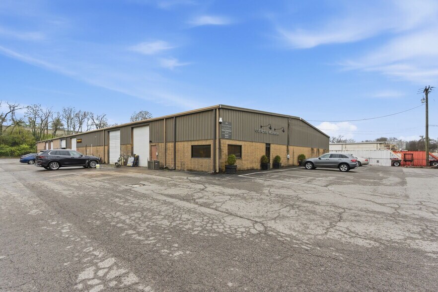 More Photos Of 213 Whitsett Rd, Nashville Warehouse For Sale