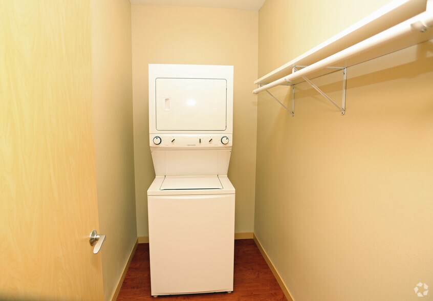 More Photos Of 401 N Washington St, Green Bay Apartments For Lease