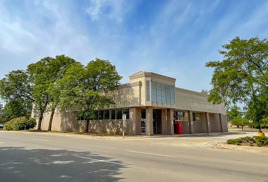 Primary Photo Of 1201 E State St, Rockford Freestanding For Lease