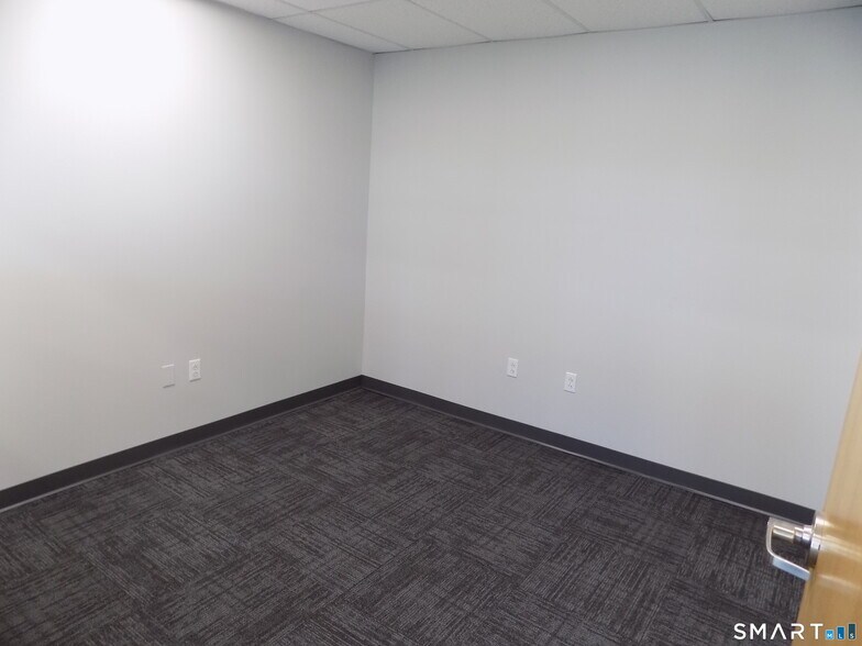 More Photos Of 151 East St, Plainville Auto Dealership For Lease