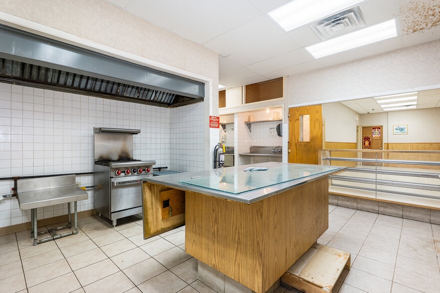 More Photos Of 7541 N Western Ave, Chicago Office For Sale