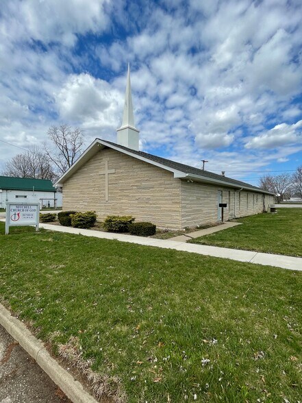 More Photos Of 319 W Frank St, Mitchell Specialty For Sale
