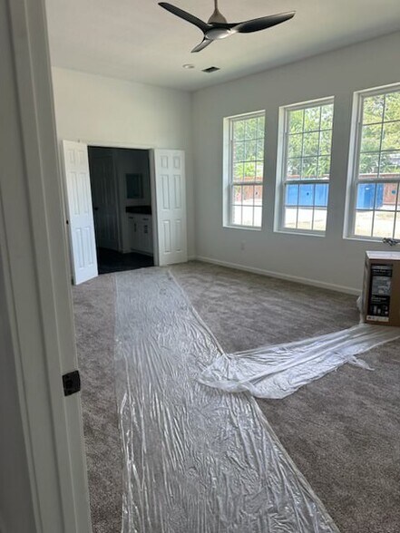 More Photos Of 703 E Oates Rd, Garland Unknown For Lease