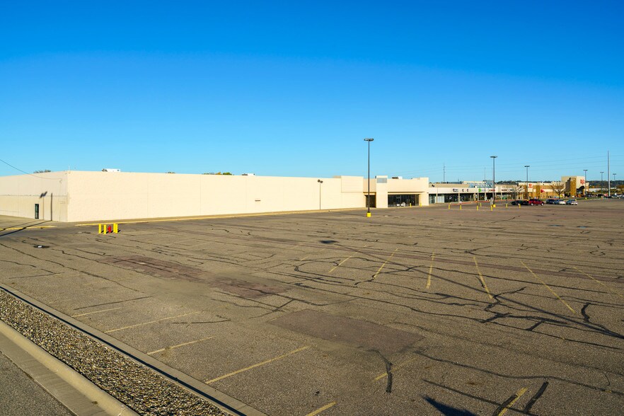 More Photos Of 2601 Cornhusker Dr, South Sioux City Unknown For Lease