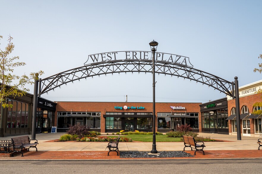 More Photos Of 1000 W Erie Plz, Erie Land For Lease