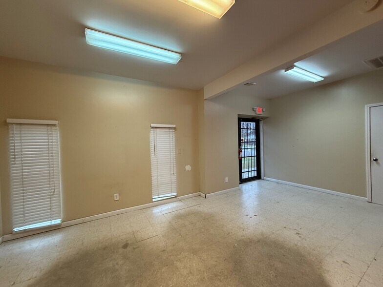 More Photos Of 100-108 Dorchester Manor Blvd, North Charleston Warehouse For Lease