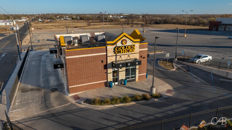 More Photos Of 3000 College Ave, Snyder General Retail For Sale