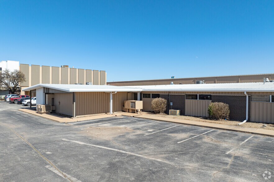More Photos Of 8600 S I-35 Service Rd, Oklahoma City Warehouse For Sale