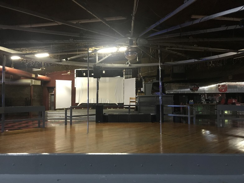 More Photos Of 108 W Birch St, Russellville Freestanding For Sale