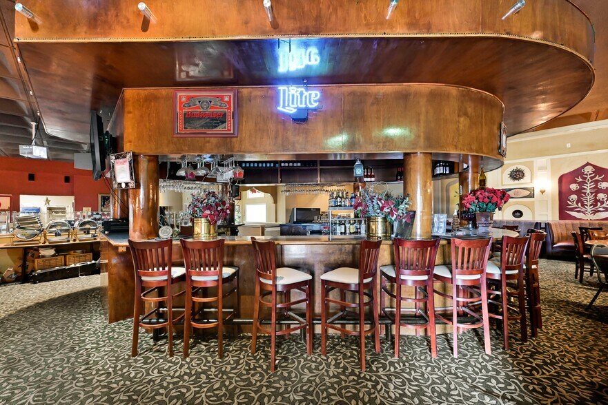 More Photos Of 1055 Bay Area Blvd, Houston Restaurant For Sale