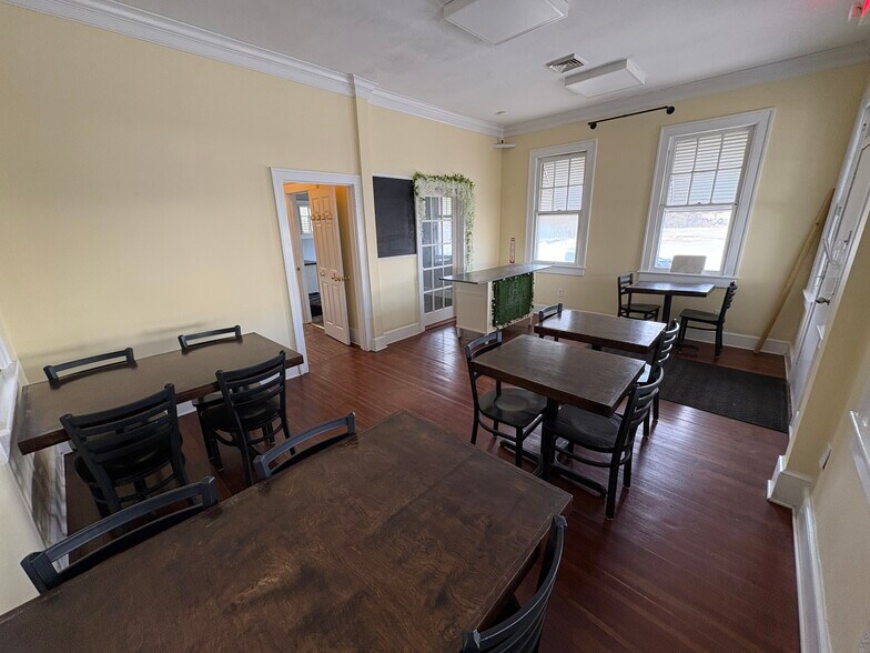 More Photos Of 813 W 39th St, Norfolk Restaurant For Sale
