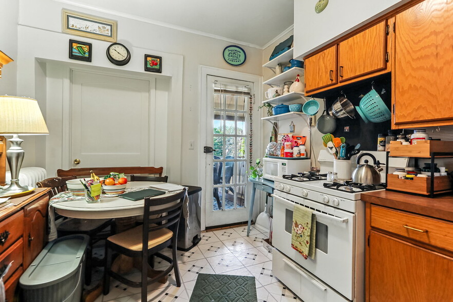 More Photos Of 976-978 Grand Ave, Saint Paul Storefront Retail Residential For Sale