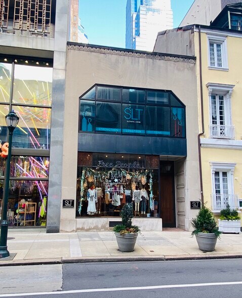 More Photos Of 1625 Walnut St, Philadelphia Storefront For Lease