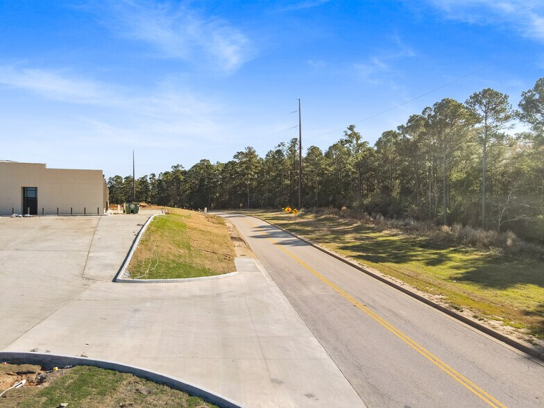 More Photos Of I-45 South, Huntsville Storefront Retail Office For Lease