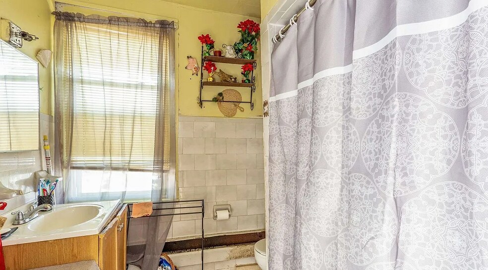 More Photos Of 33 Jackson St, Staten Island Apartments For Sale