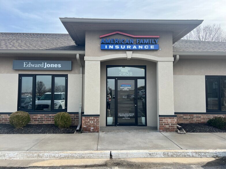 More Photos Of 21620-21628 Midland Dr, Shawnee Office For Sale