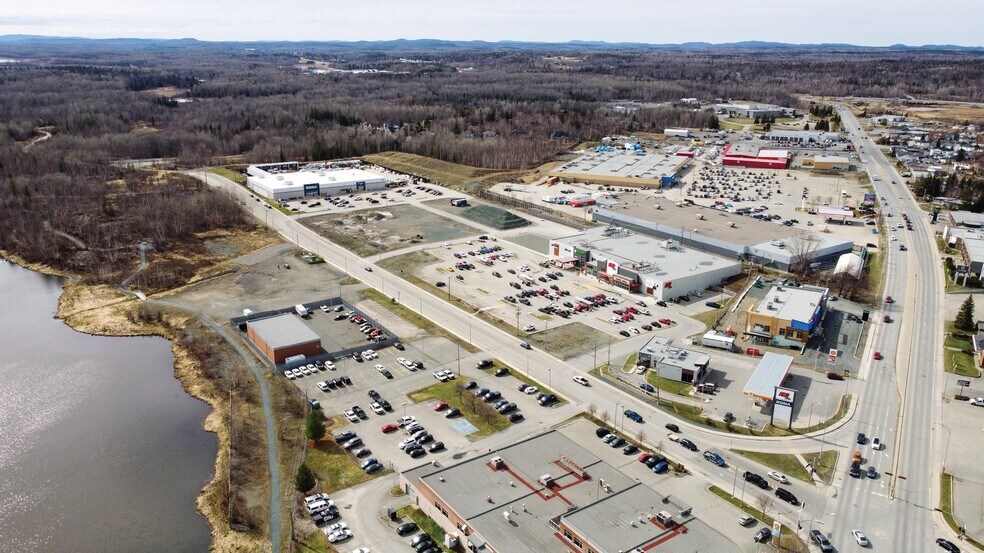 More Photos Of 105 Av Senator, Rouyn-noranda Unknown For Lease