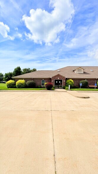 Primary Photo Of 1007 Mill Pond Ln, Greencastle Office For Lease