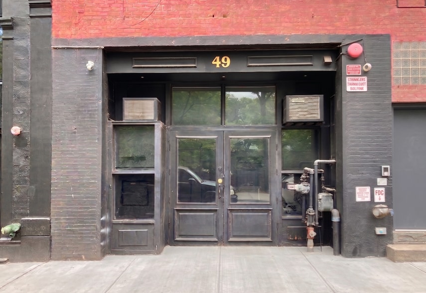 More Photos Of 49 Monroe St, New York Warehouse For Lease