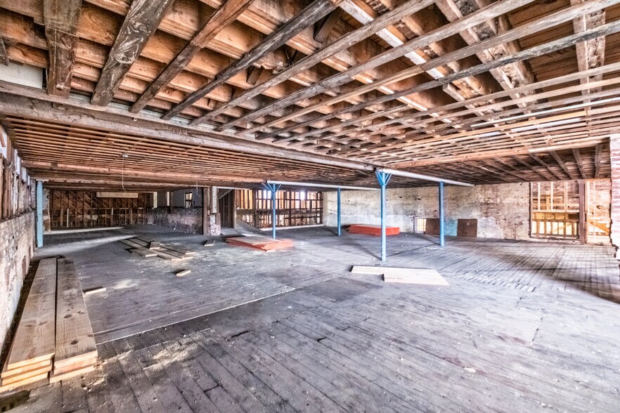 More Photos Of 177-179 N Main St, Russellville Storefront For Lease