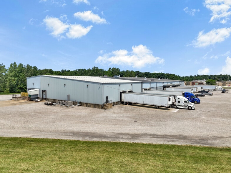 More Photos Of 400 Great Lakes Pky, Bellevue Warehouse For Sale